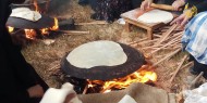 خبز الصاج بديلا عن الخبز البلدي في ظل أزمة الدقيق وإغلاق المخابز بغزة