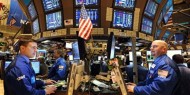 الأسهم الأمريكية تغلق على انخفاض متأثرة بتحذيرات الاحتياطي من تداعيات أسوأ لكورونا
