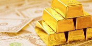 الذهب يصعد 1% بعد ضعف الدولار