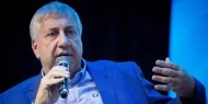 التحقيق مع صحفي مقرب من نتنياهو بتهمة ابتزاز وزراء بحكومته
