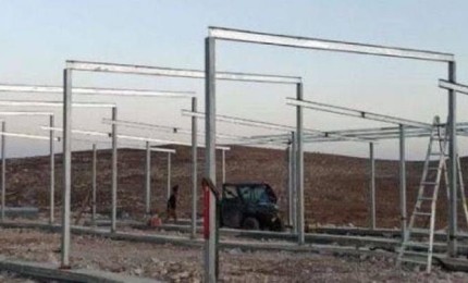 مستوطنون يوسعون بؤرة استيطانية شرق رام الله