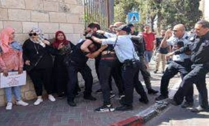 إصابة مواطن بكسور ورضوض عقب اعتداء مستوطنين عليه جنوب نابلس