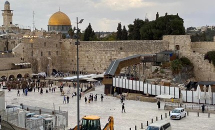 "شؤون القدس" تحذر من استغلال السياحة لفرض السيطرة الإسرائيلية على الأقصى