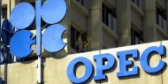 أوبك تعكف على إقناع روسيا بالانضمام إلى خفض كبير لإنتاج النفط