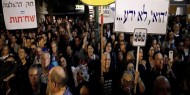 2000 مستوطن يتظاهرون بالأعلام السوداء في تل أبيب احتجاجًا على الأوضاع السياسية