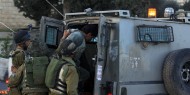 الاحتلال يعتقل ثلاثة شبان جنوب جنين بعد تفجير مركبتهم