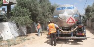 بالصور|| بلدية دير البلح توفر المياه لـ 30 منزلا بعد أضرار لحقت بالخطوط