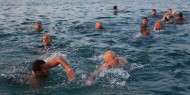 كبار السن يمارسون السباحة والرياضة على شاطئ بحر غزة