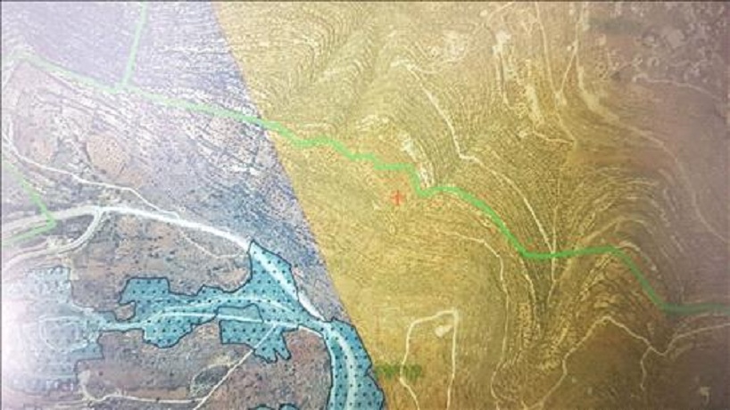 اللون الاصفر يضم الأراضي المسموح دخولها دون قيود والازرق الأراضي التي تم ضمها لحدود المستوطنة وتحتاج إلى تصريح مسبق